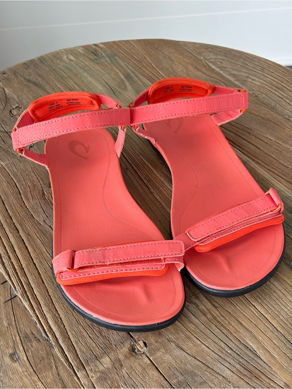 OluKai Luana Sandals in Coral Womens Size 9